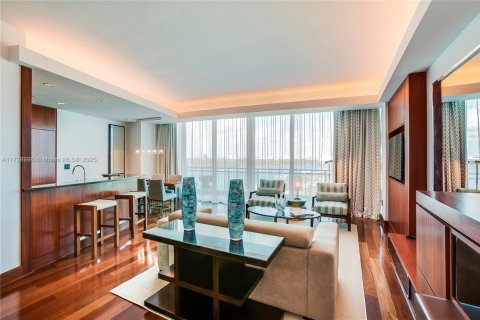Снять в аренду кондоминиум в Бэл-Харбор, Флорида 2 спальни, 153.94м2, № 2079756 - фото 7