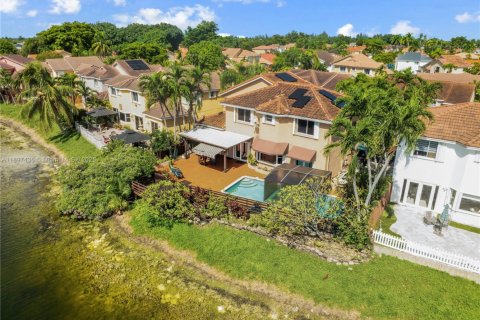 Casa en venta en Miami, Florida, 3 dormitorios, 184.41 m2 № 1952014 - foto 11
