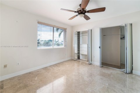 Casa en venta en Miami, Florida, 3 dormitorios, 184.41 m2 № 1952014 - foto 16