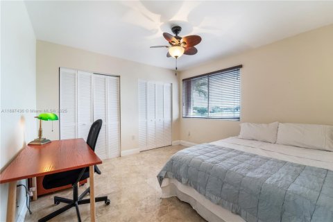 Casa en venta en Miami, Florida, 3 dormitorios, 184.41 m2 № 1952014 - foto 17