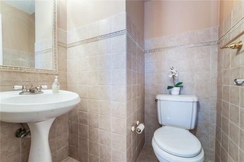 Casa en venta en Miami, Florida, 3 dormitorios, 184.41 m2 № 1952014 - foto 22