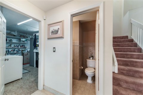 Casa en venta en Miami, Florida, 3 dormitorios, 184.41 m2 № 1952014 - foto 23