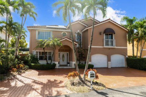 Casa en venta en Miami, Florida, 3 dormitorios, 184.41 m2 № 1952014 - foto 1