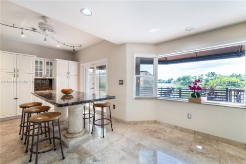 Casa en venta en Miami, Florida, 3 dormitorios, 184.41 m2 № 1952014 - foto 6