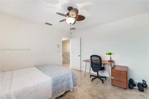 Casa en venta en Miami, Florida, 3 dormitorios, 184.41 m2 № 1952014 - foto 20