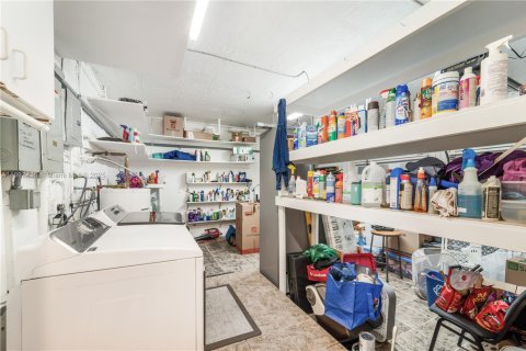 Casa en venta en Miami, Florida, 3 dormitorios, 184.41 m2 № 1952014 - foto 27