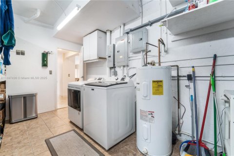 Casa en venta en Miami, Florida, 3 dormitorios, 184.41 m2 № 1952014 - foto 26