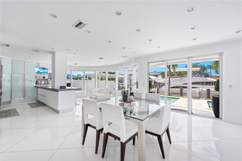 Casa en venta en North Miami Beach, Florida, 6 dormitorios № 2082824 - foto 19