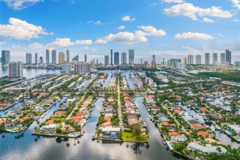 Casa en venta en North Miami Beach, Florida, 6 dormitorios № 2082824 - foto 13