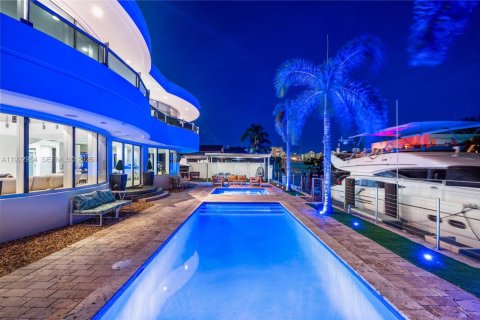 Casa en venta en North Miami Beach, Florida, 6 dormitorios № 2082824 - foto 9