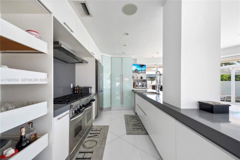 Casa en venta en North Miami Beach, Florida, 6 dormitorios № 2082824 - foto 18