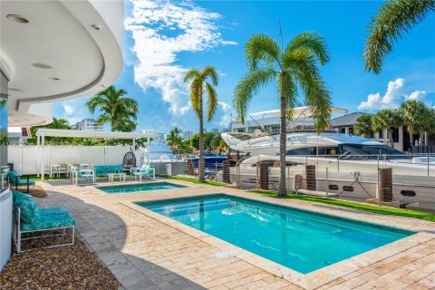 Casa en venta en North Miami Beach, Florida, 6 dormitorios № 2082824 - foto 11