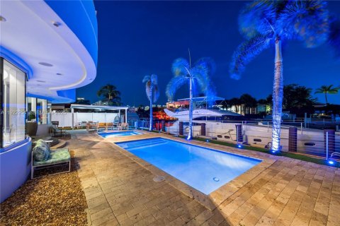 Casa en venta en North Miami Beach, Florida, 6 dormitorios № 2082824 - foto 8