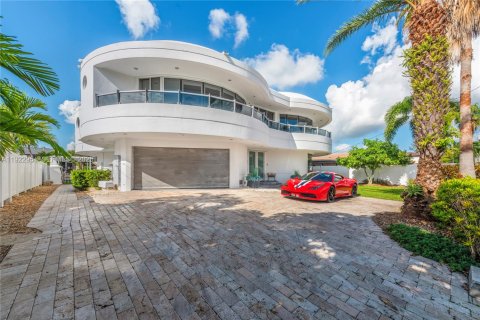 Casa en venta en North Miami Beach, Florida, 6 dormitorios № 2082824 - foto 21