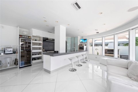 Casa en venta en North Miami Beach, Florida, 6 dormitorios № 2082824 - foto 16