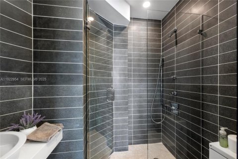 Casa en venta en North Miami Beach, Florida, 6 dormitorios № 2082824 - foto 30