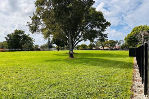 Casa en venta en Miami, Florida, 4 dormitorios, 186.08 m2 № 1738686 - foto 16