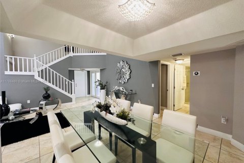 Casa en venta en Miami, Florida, 4 dormitorios, 186.08 m2 № 1738686 - foto 13