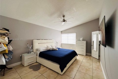 Casa en venta en Miami, Florida, 4 dormitorios, 186.08 m2 № 1738686 - foto 10
