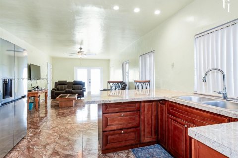 Casa en venta en Miami, Florida, 3 dormitorios, 109.35 m2 № 2050986 - foto 9