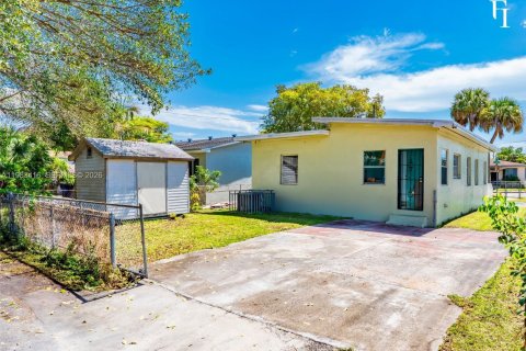 Casa en venta en Miami, Florida, 3 dormitorios, 109.35 m2 № 2050986 - foto 16