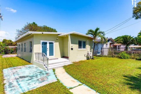 Casa en Miami, Florida 3 dormitorios, 109.35 m2 № 2050986