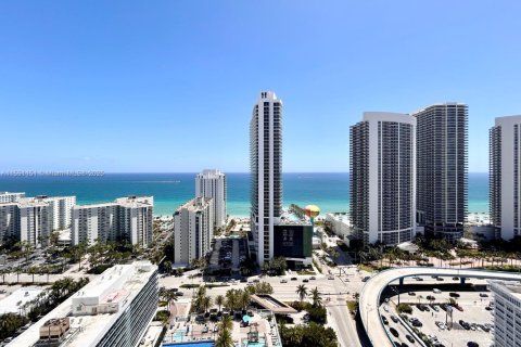 Condominio en venta en Hollywood, Florida, 2 dormitorios, 98.01 m2 № 2034146 - foto 3