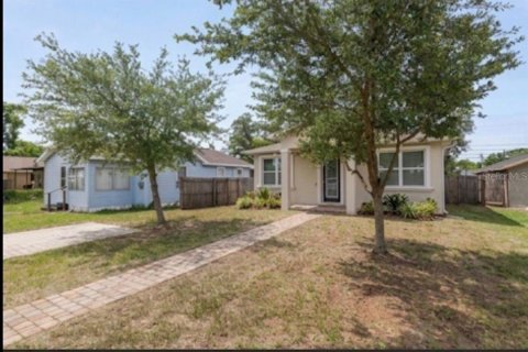 House in Saint Petersburg, Florida 3 bedrooms, 167.22 sq.m. № 2239727 - photo 2