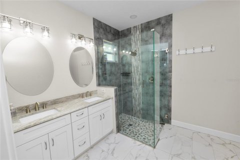 House in Saint Petersburg, Florida 3 bedrooms, 167.22 sq.m. № 2239727 - photo 27