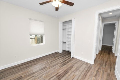 House in Saint Petersburg, Florida 3 bedrooms, 167.22 sq.m. № 2239727 - photo 11