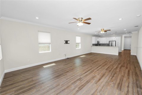 House in Saint Petersburg, Florida 3 bedrooms, 167.22 sq.m. № 2239727 - photo 6