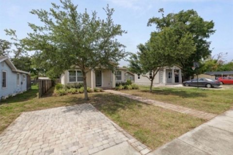 House in Saint Petersburg, Florida 3 bedrooms, 167.22 sq.m. № 2239727 - photo 4