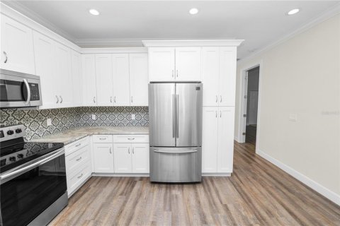 House in Saint Petersburg, Florida 3 bedrooms, 167.22 sq.m. № 2239727 - photo 18