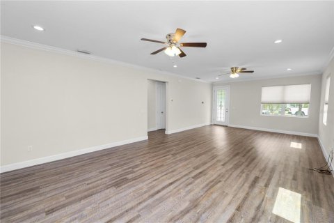 House in Saint Petersburg, Florida 3 bedrooms, 167.22 sq.m. № 2239727 - photo 7