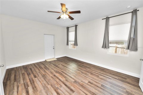 House in Saint Petersburg, Florida 3 bedrooms, 167.22 sq.m. № 2239727 - photo 25
