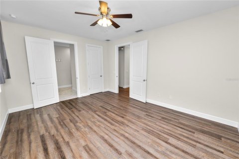 House in Saint Petersburg, Florida 3 bedrooms, 167.22 sq.m. № 2239727 - photo 26