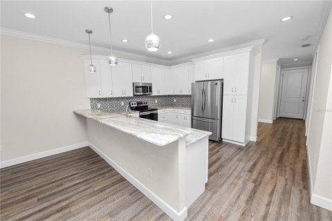 House in Saint Petersburg, Florida 3 bedrooms, 167.22 sq.m. № 2239727 - photo 16