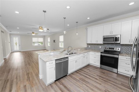 House in Saint Petersburg, Florida 3 bedrooms, 167.22 sq.m. № 2239727 - photo 20