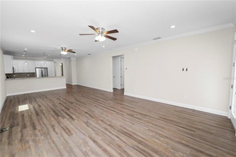 House in Saint Petersburg, Florida 3 bedrooms, 167.22 sq.m. № 2239727 - photo 5