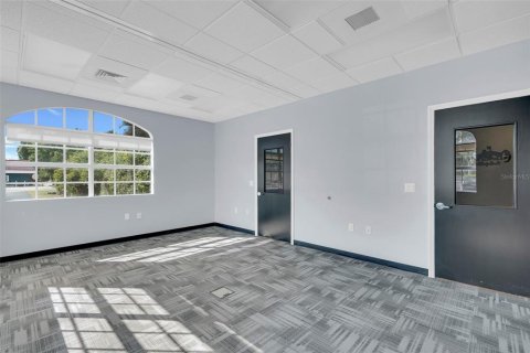 Immobilier commercial à louer à Fort Myers, Floride: 447.32 m2 № 2145037 - photo 9