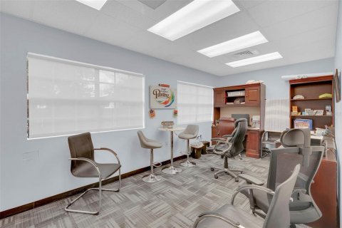 Immobilier commercial à louer à Fort Myers, Floride: 447.32 m2 № 2145037 - photo 4