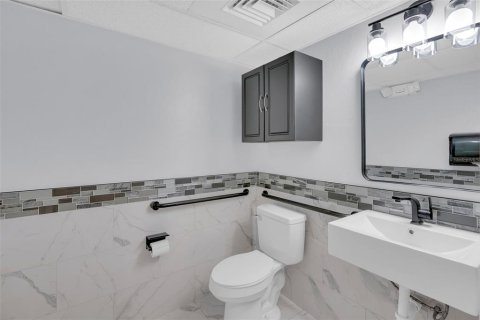 Immobilier commercial à louer à Fort Myers, Floride: 447.32 m2 № 2145037 - photo 5