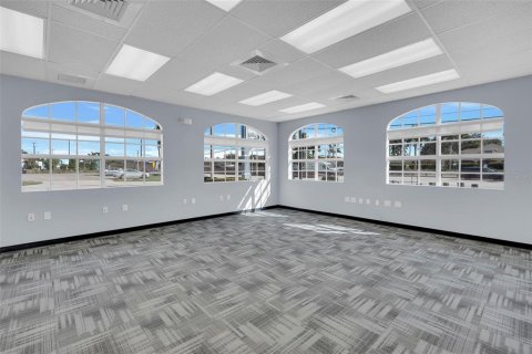 Immobilier commercial à louer à Fort Myers, Floride: 447.32 m2 № 2145037 - photo 10