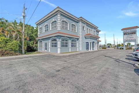 Immobilier commercial à louer à Fort Myers, Floride: 447.32 m2 № 2145037 - photo 2