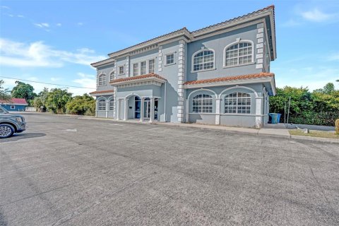 Immobilier commercial à Fort Myers, Floride 447.32 m2 № 2145037