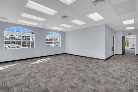 Immobilier commercial à louer à Fort Myers, Floride: 447.32 m2 № 2145037 - photo 12
