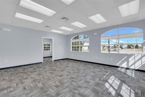 Immobilier commercial à louer à Fort Myers, Floride: 447.32 m2 № 2145037 - photo 11