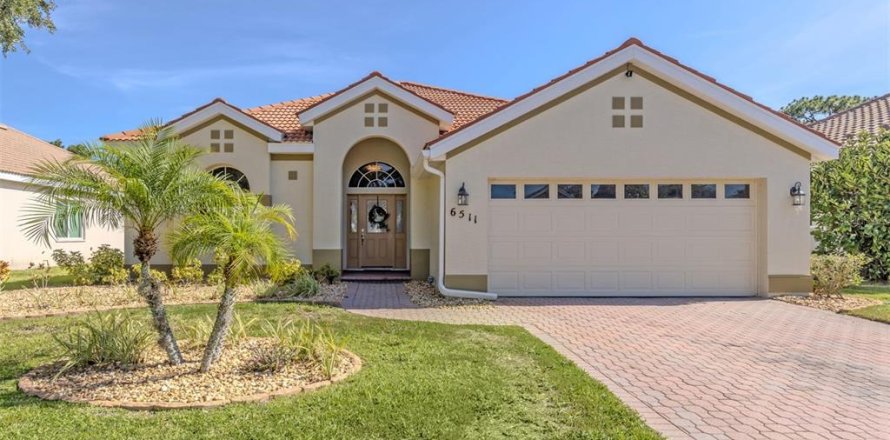 Casa en Bradenton, Florida 3 dormitorios, 191.29 m2 № 2147464