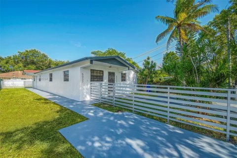 Commercial property in Miami, Florida 168.71 sq.m. № 1868483 - photo 19