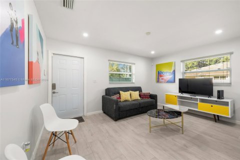 Commercial property in Miami, Florida 168.71 sq.m. № 1868483 - photo 4